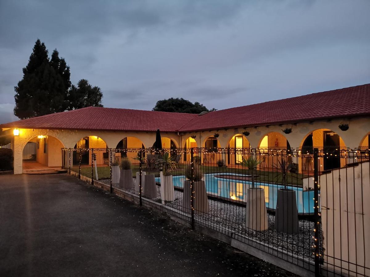 קיימברידג' Captains Quarters Motor Inn מראה חיצוני תמונה