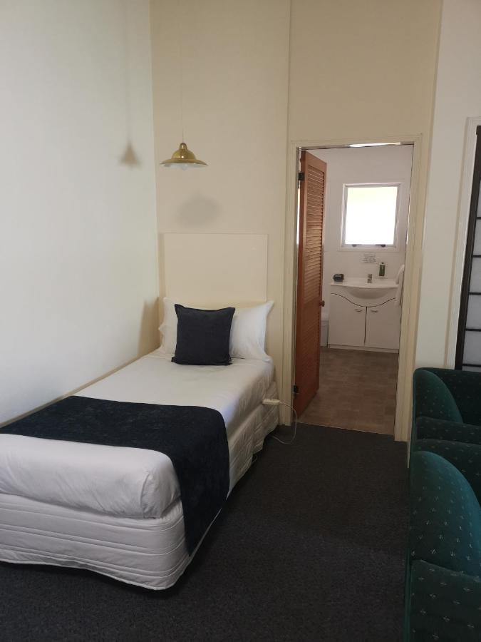 קיימברידג' Captains Quarters Motor Inn מראה חיצוני תמונה