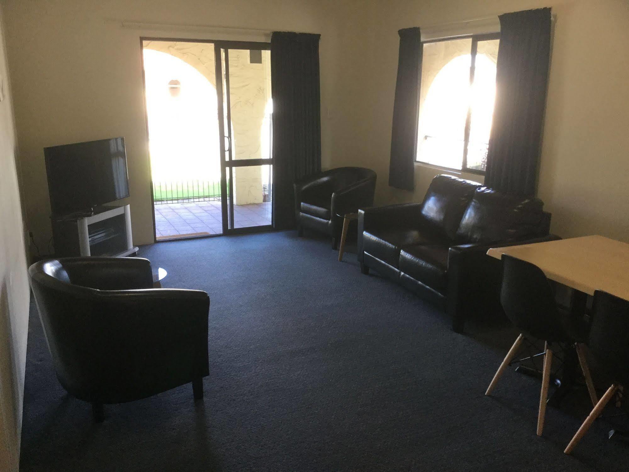 קיימברידג' Captains Quarters Motor Inn מראה חיצוני תמונה