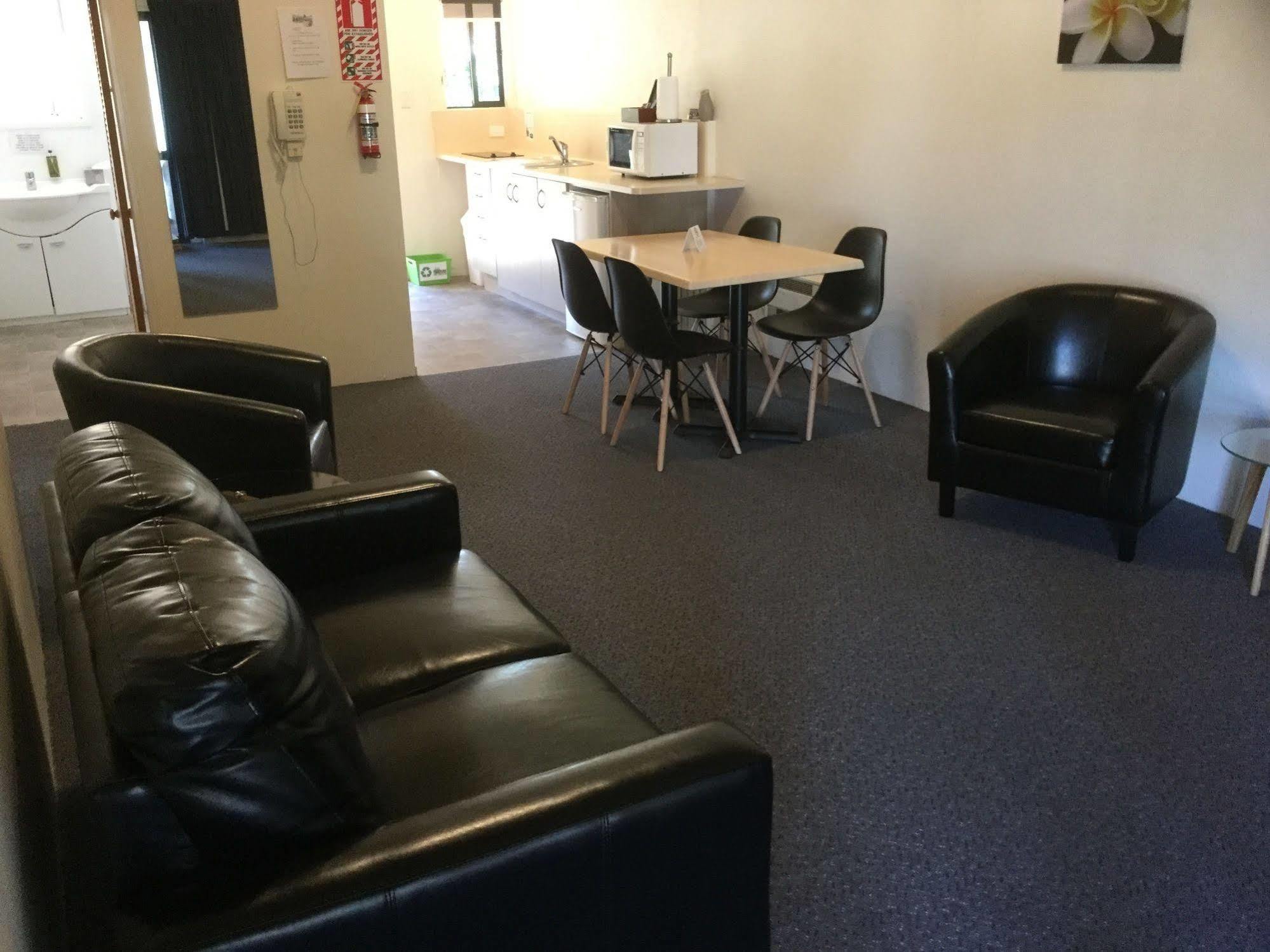 קיימברידג' Captains Quarters Motor Inn מראה חיצוני תמונה