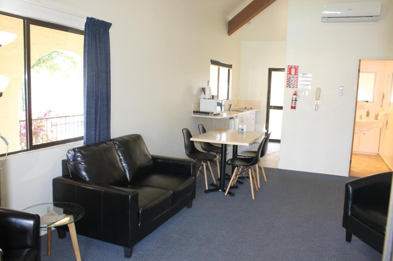 קיימברידג' Captains Quarters Motor Inn מראה חיצוני תמונה